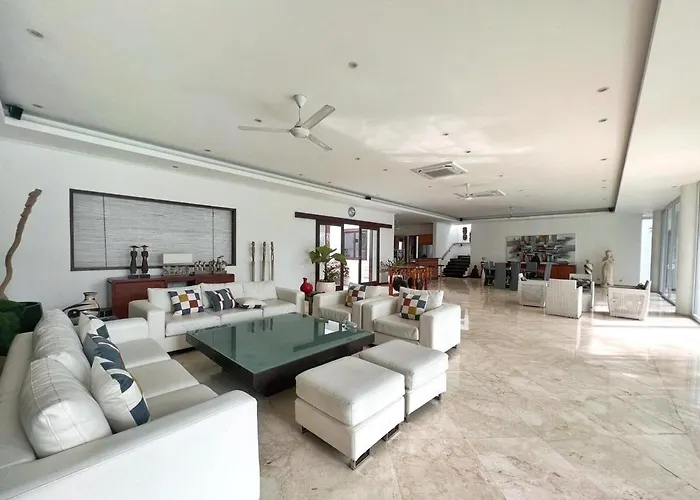 Istana Putih By Maheswara *